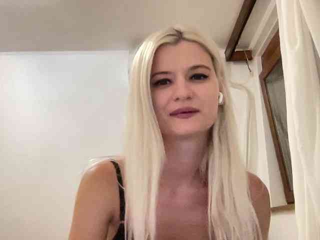 OnikaLove webcam