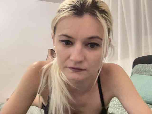 OnikaLove webcam