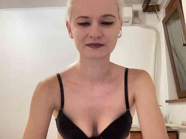 OnikaLove webcam