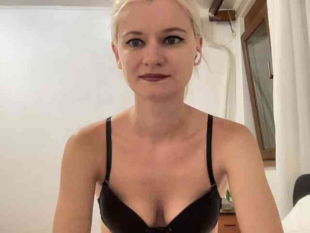 OnikaLove webcam