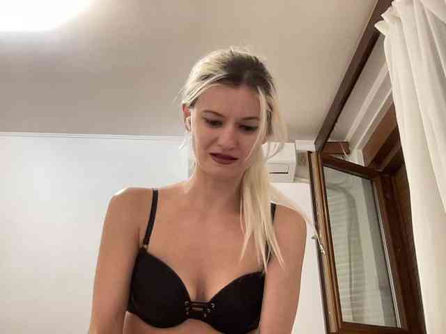 OnikaLove webcam