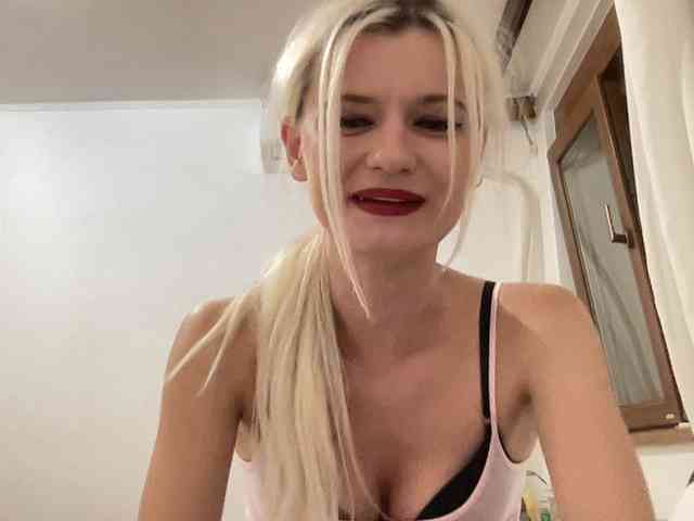 OnikaLove webcam