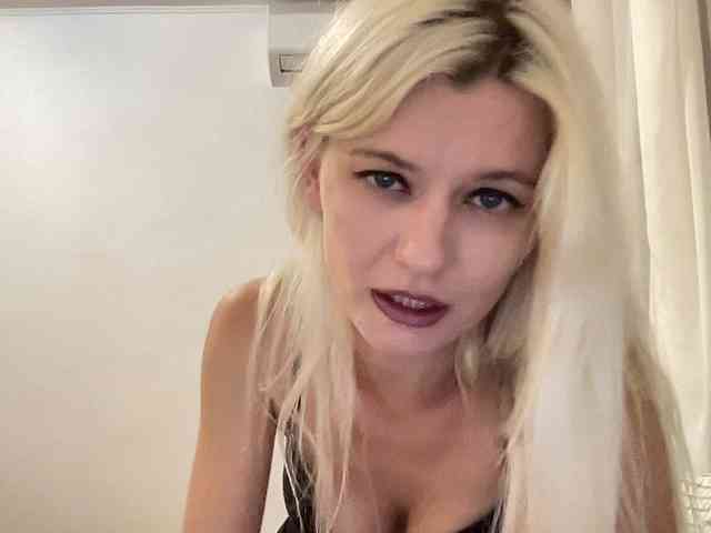 OnikaLove webcam