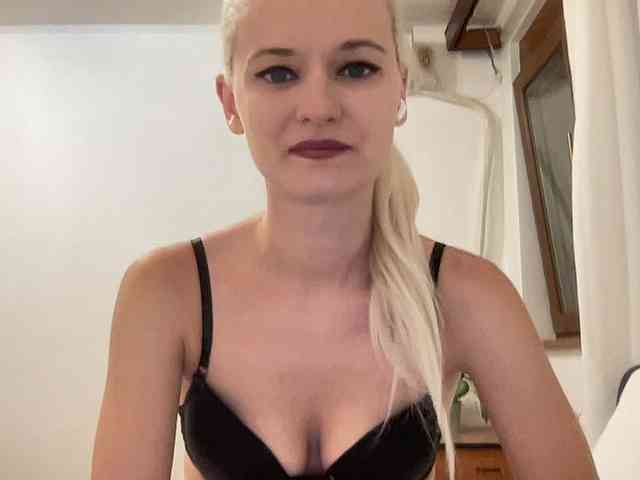 OnikaLove webcam