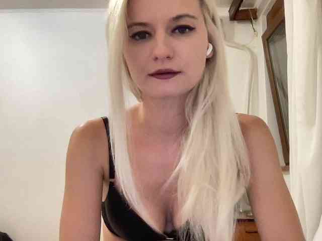OnikaLove webcam