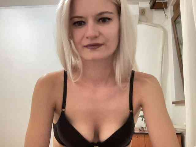 OnikaLove webcam