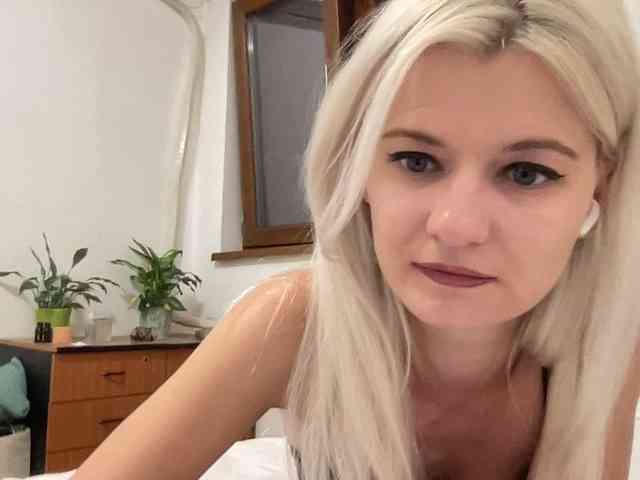 OnikaLove webcam