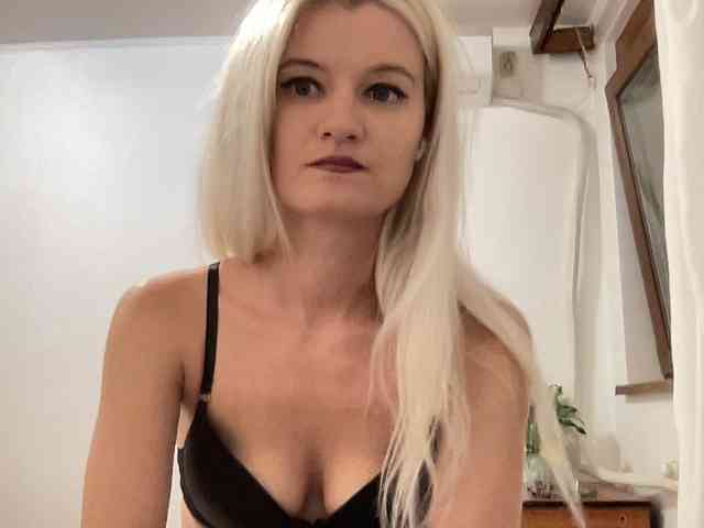 OnikaLove webcam