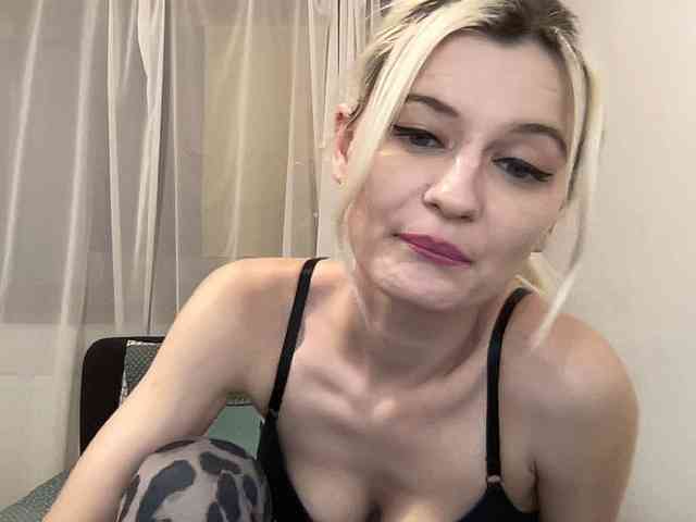 OnikaLove webcam