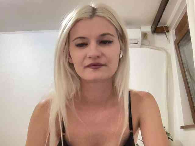OnikaLove webcam