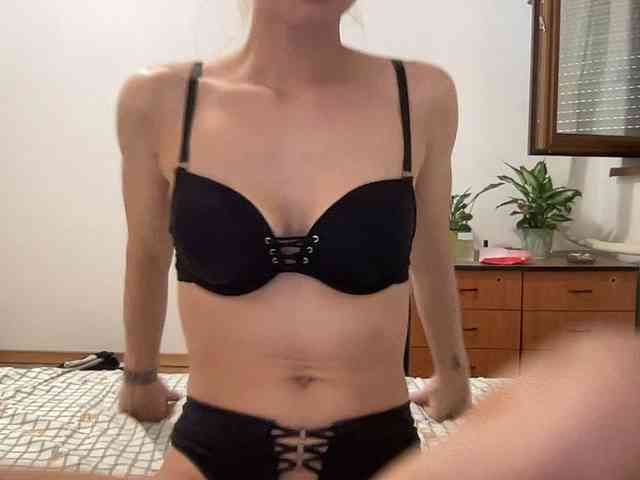 OnikaLove webcam