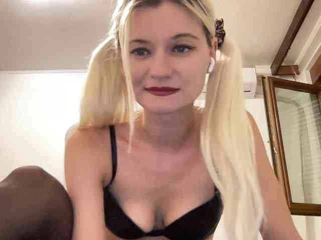 OnikaLove webcam