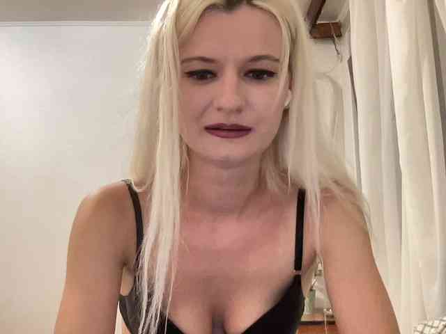 OnikaLove webcam