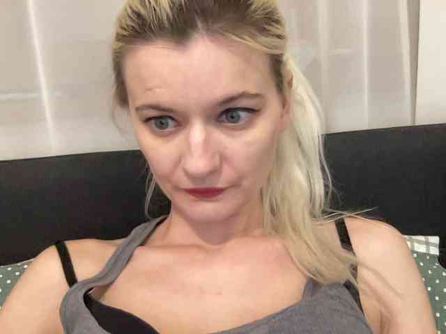 OnikaLove webcam