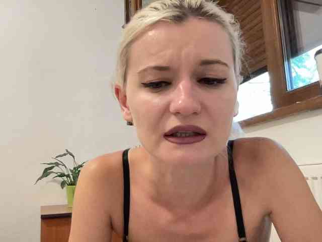 OnikaLove webcam