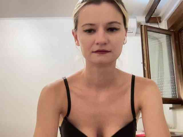 OnikaLove webcam