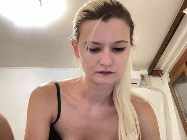OnikaLove webcam