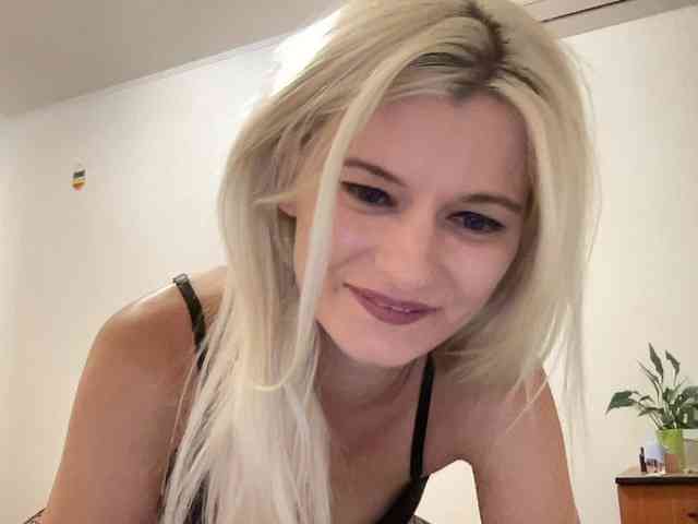 OnikaLove webcam