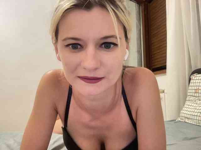 OnikaLove webcam