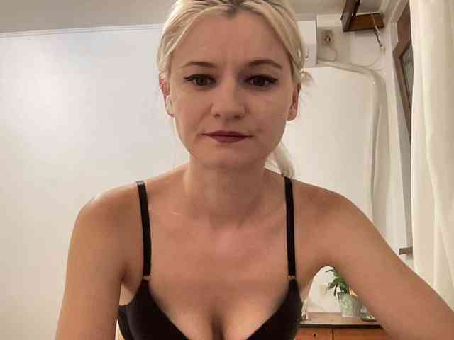 OnikaLove webcam