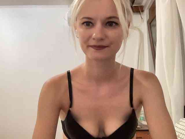 OnikaLove webcam