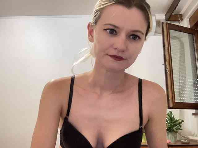 OnikaLove webcam