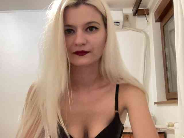 OnikaLove webcam