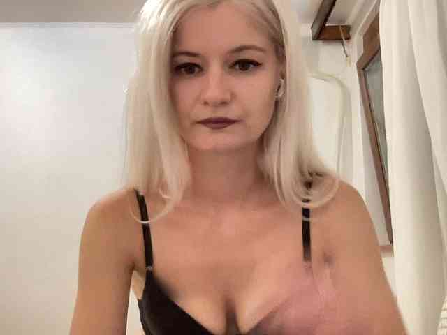 OnikaLove webcam