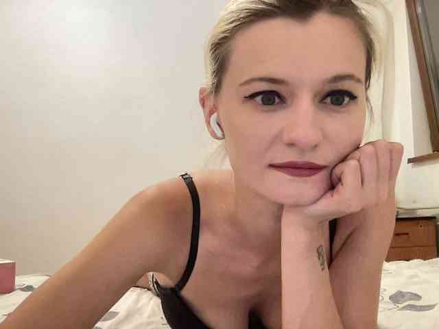 OnikaLove webcam