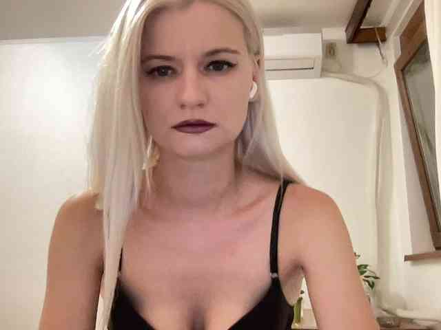 OnikaLove webcam