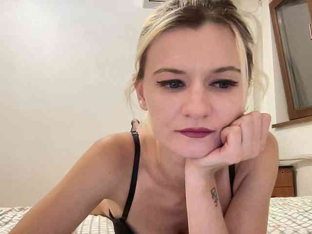 OnikaLove webcam