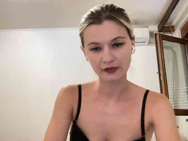 OnikaLove webcam