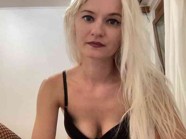 OnikaLove webcam
