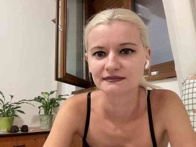 OnikaLove webcam