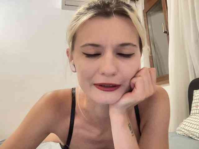OnikaLove webcam