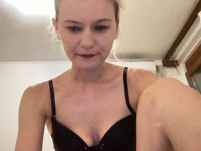 OnikaLove webcam