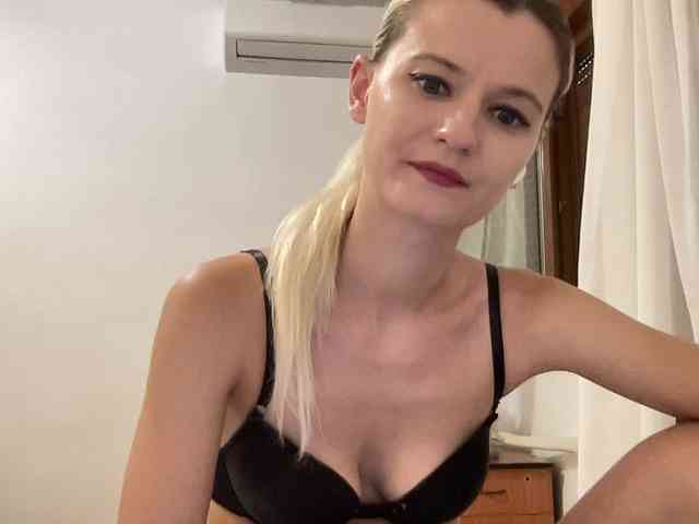 OnikaLove webcam