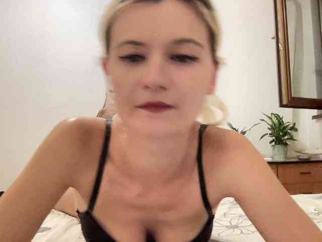 OnikaLove webcam