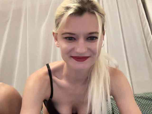 OnikaLove webcam