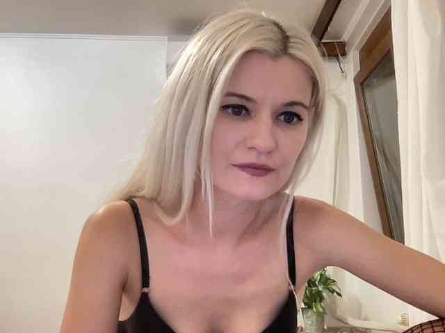 OnikaLove webcam