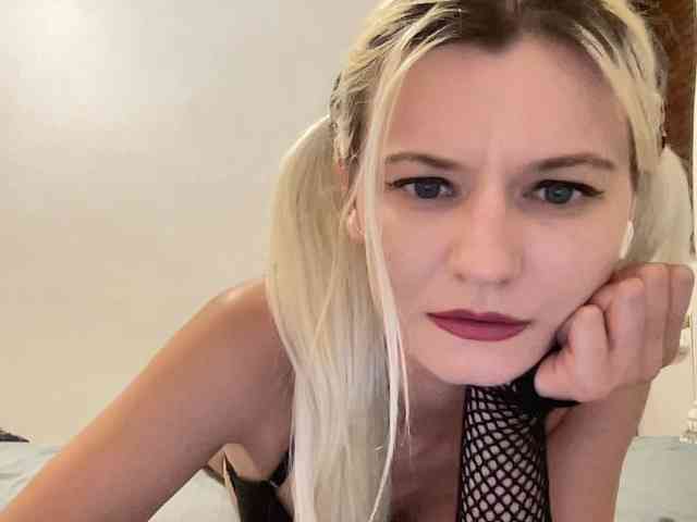 OnikaLove webcam