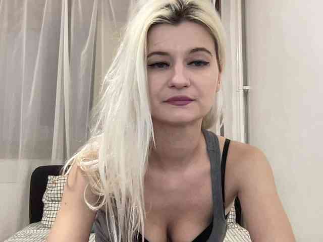 OnikaLove webcam
