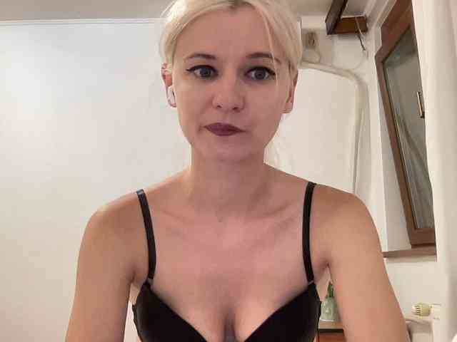 OnikaLove webcam
