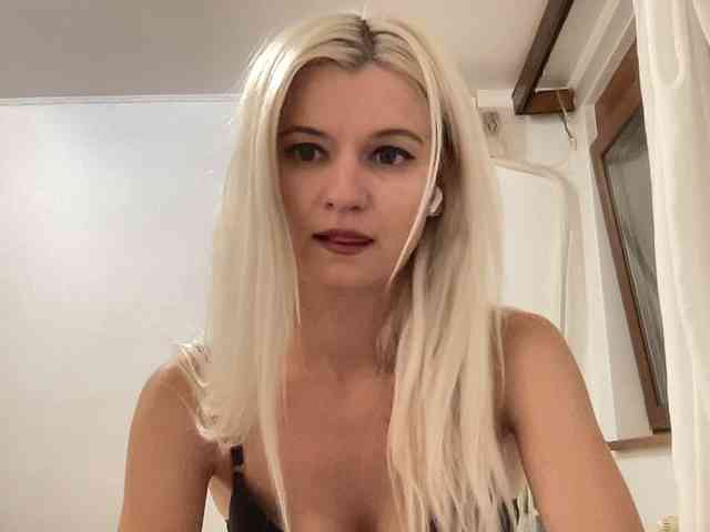 OnikaLove webcam