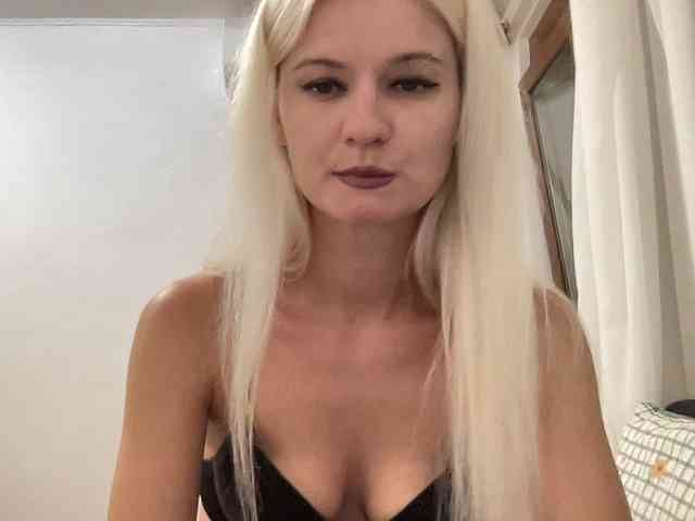 OnikaLove webcam