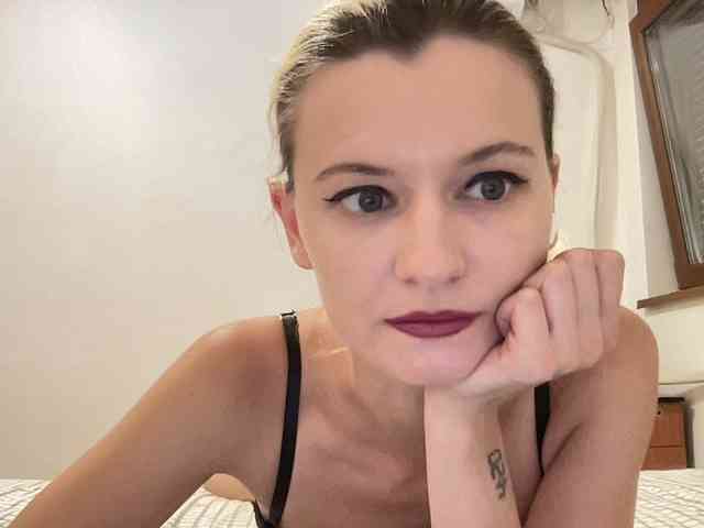 OnikaLove webcam