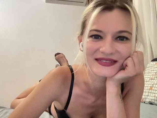 OnikaLove webcam