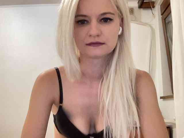 OnikaLove webcam