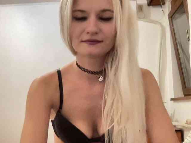 OnikaLove webcam