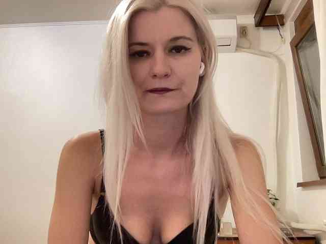 OnikaLove webcam